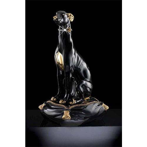 Борзая с ошейником Swarowsky 